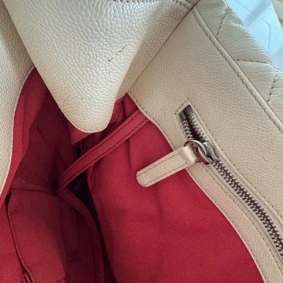 CHANEL Tote Caviar leather rare. EUC - Picture 6 of 14